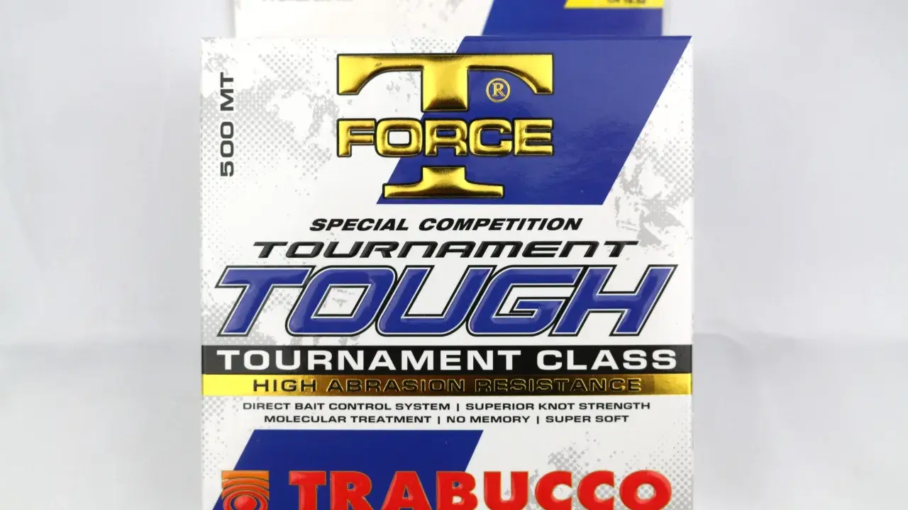 Opakowanie żyłki wędkarskiej Trabucco Tournament Tough 500 MT, z napisem "T-Force Japan" i logo.