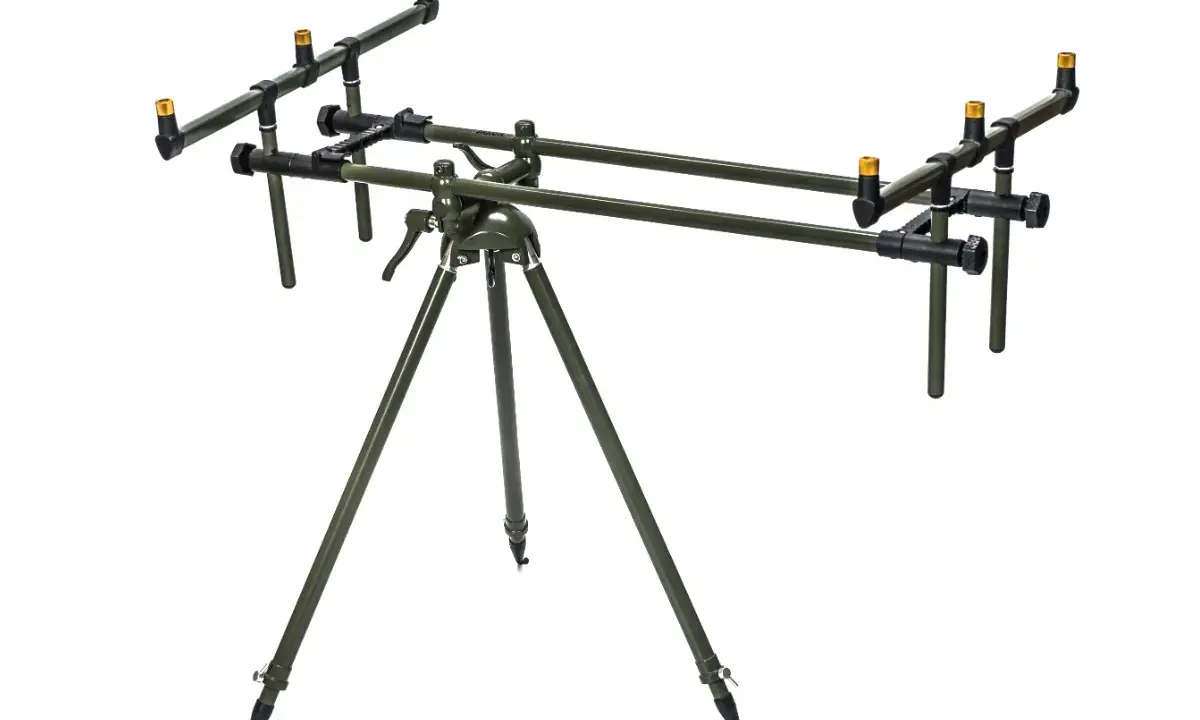 Solidny, zielony rod pod z trzema nogami, idealny do stabilnego ustawienia wędki.