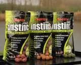 Trzy opakowania "Instinct" - dodatek do zanęty z kulkami proteinowymi, aminokwasami i ziołami.