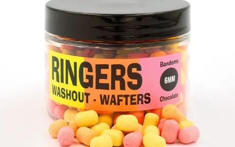 Słoik z przynętami wędkarskimi Ringers Washout Wafters 6mm o smaku czekoladowym.
