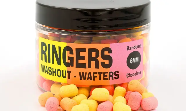 Słoik z przynętami wędkarskimi Ringers Washout Wafters 6mm o smaku czekoladowym.