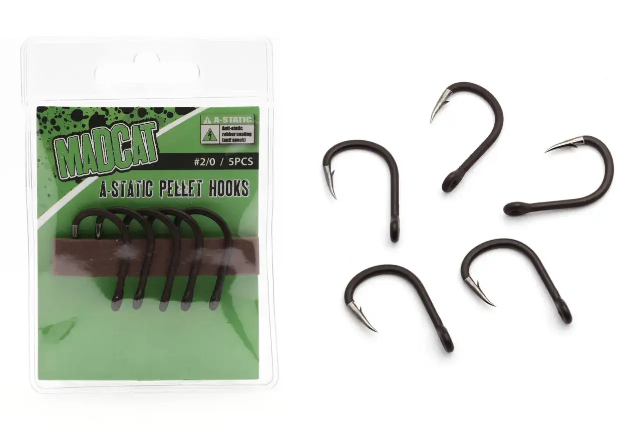 Opakowanie haczyków Madcat A-Static Pellet Hooks, rozmiar #2/0, 5 sztuk. To idealny haczyk na suma, z gumową powłoką antyrefleksyjną.