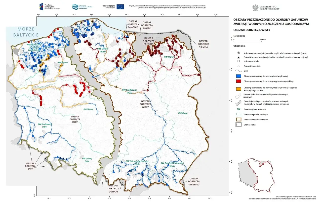 Mapa przedstawia obszary chronione dla ryb rzecznych w Polsce, z zaznaczonymi dorzeczami Wisły, Odry i innych.