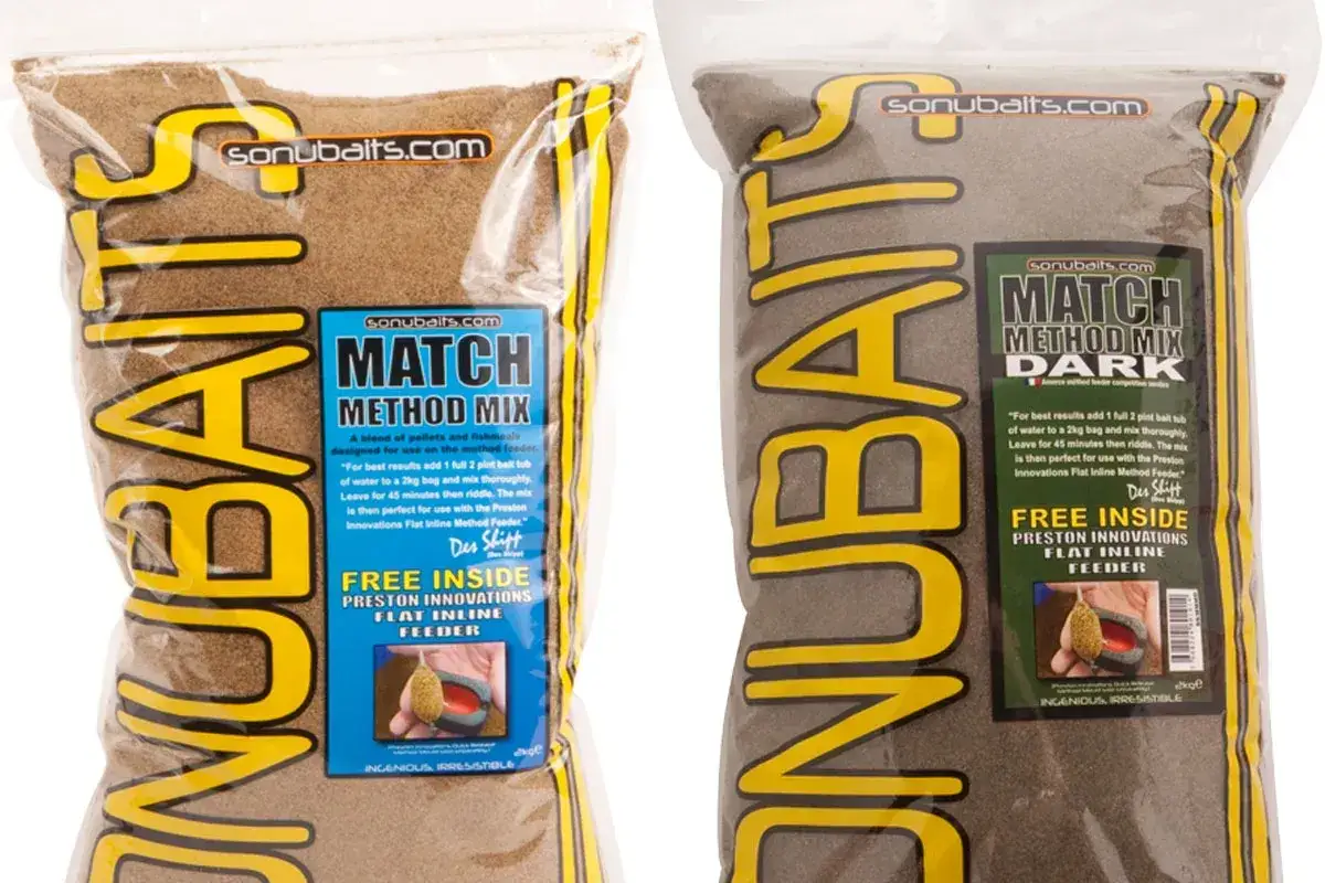 Dwie torby zanęty Sonubaits Match Method Mix: jasna i ciemna. Idealna zanęta dla wędkarzy.